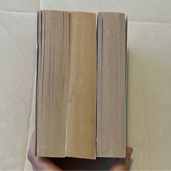 Bridgerton Novel Set by Julia Quinn - Picture 3 of 5